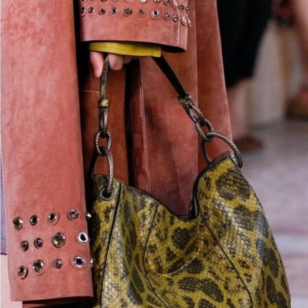 Bottega Veneta Natural Anaconda Loop Bag - Picture 2 of 10